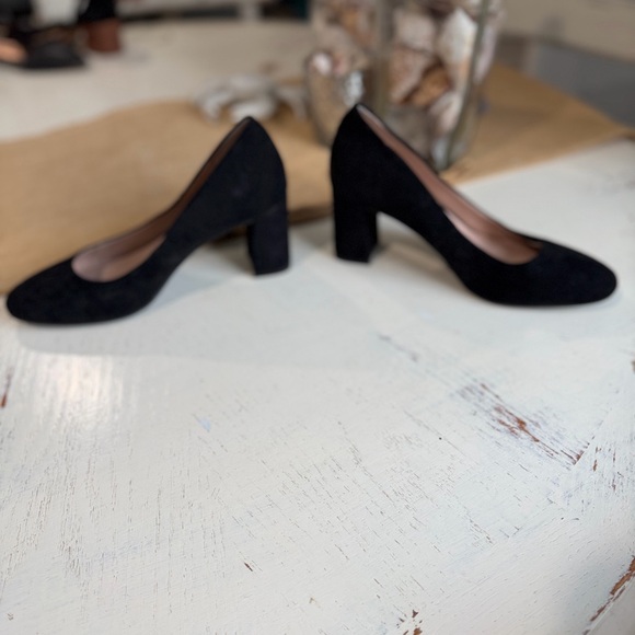 Kelly & Katie Classic Black Heels - Picture 2 of 12